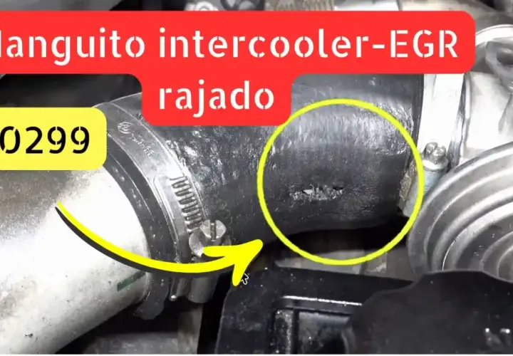 Manguito intercooler-EGR rajado, causa del código **volkswagen dtc p029900**.