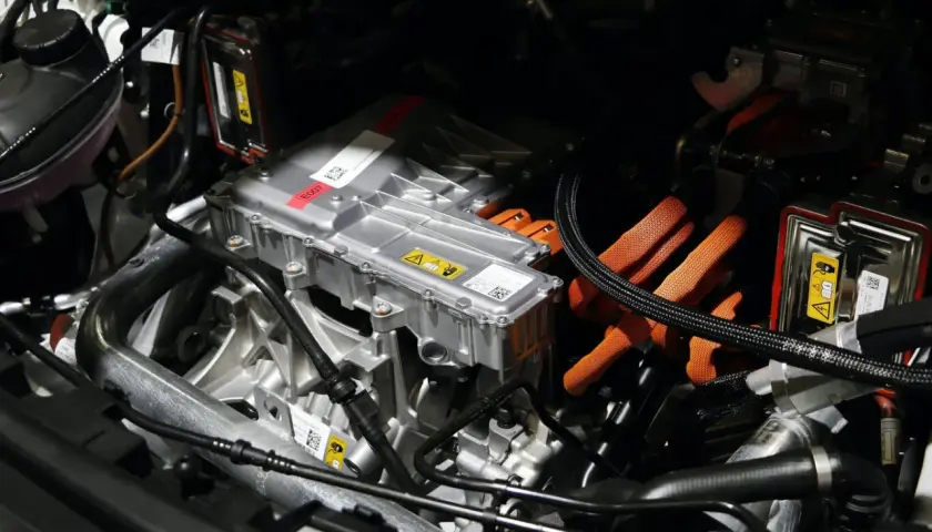 Componentes del motor de un coche eléctrico. El mantenimiento de un coche eléctrico se centra en estos sistemas.