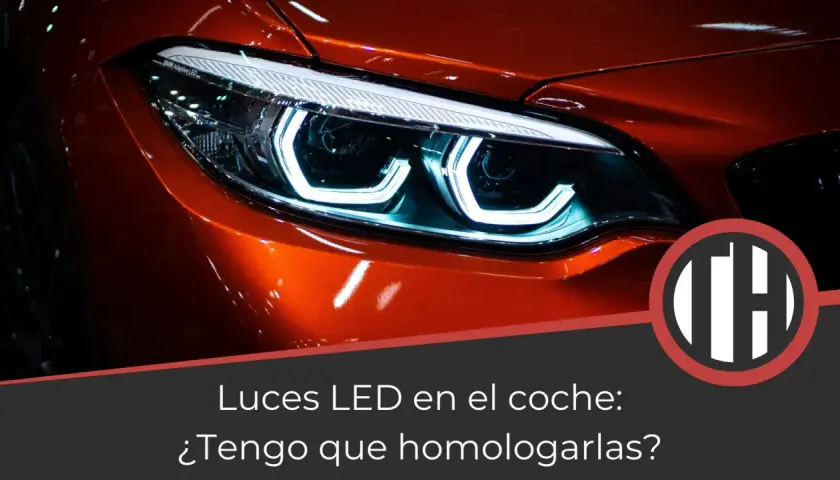 Detalle de faro LED de coche naranja. ¿Es legal cambiar xenon por led?