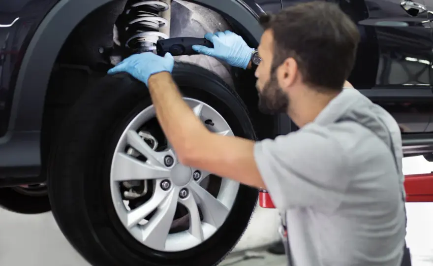 ¿Cambiar 4 amortiguadores a la vez? La verdad sobre su coche