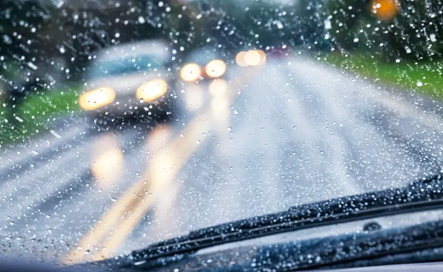 Conducir con lluvia - Claves para mayor seguridad y control