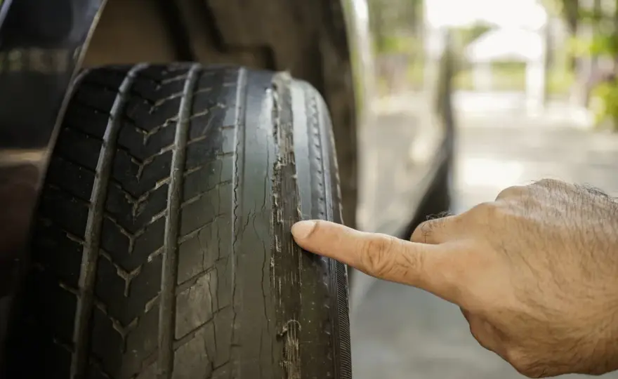 Desgaste irregular de neumáticos - ¿Qué te está diciendo tu coche?