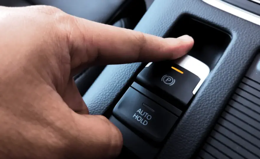Freno de mano eléctrico bloqueado - Libéralo sin daños