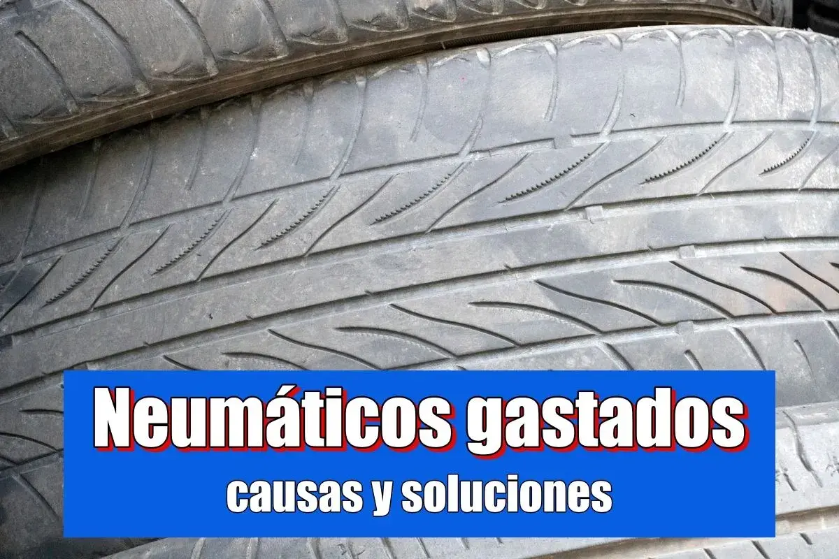 Neumáticos gastados por el exterior, indicando desgaste irregular en las ruedas delanteras.
