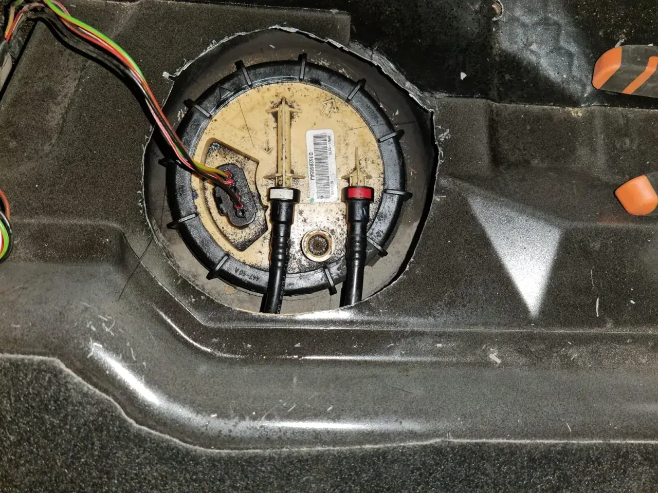 Bomba de combustible de un Ford Focus 1.6 TDCI, lista para ser reemplazada.