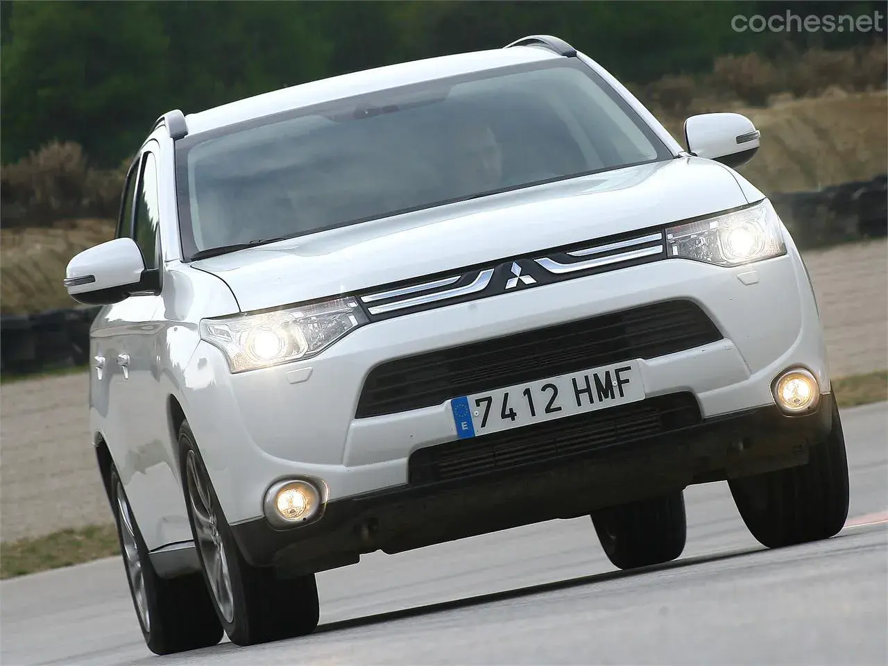Mitsubishi Outlander 2.2 Di-D 150, un coche con posibles problemas, en un circuito.