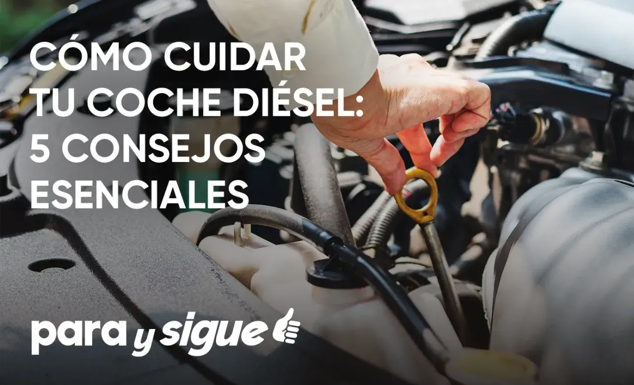 Mano revisando el nivel de aceite para el mantenimiento de un coche diésel. 5 consejos esenciales para cuidar tu motor.