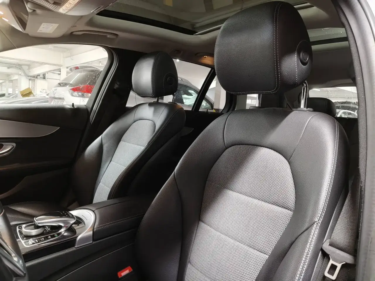Asientos de cuero de un Mercedes 220d 194 cv. Opiniones sobre su confort y diseño.